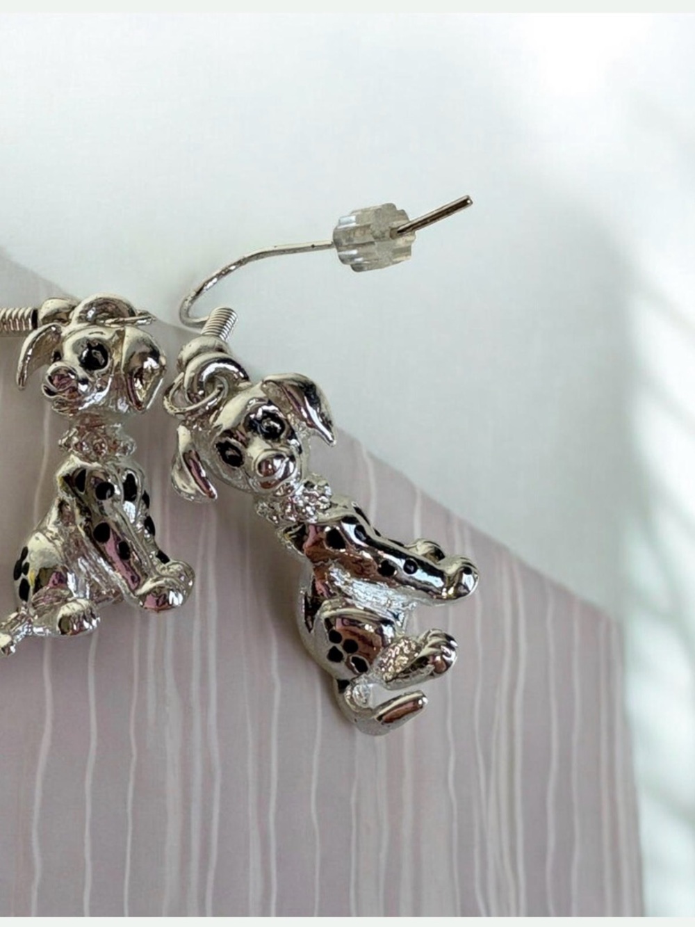 NIB 90s Disney 101 Dalmatians Silver Dangle Earrings by Avon Cute Puppy Drop